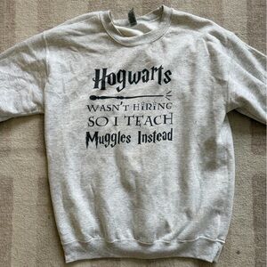 Gildan Gray Hogwarts Sweatshirt. Size medium!